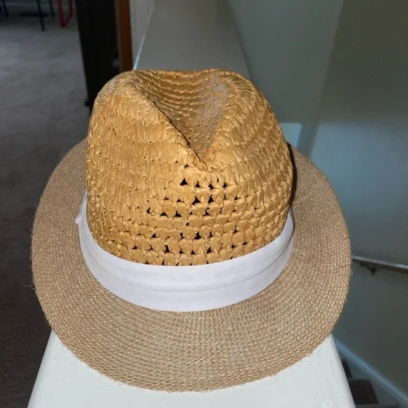Women’s Hat - Picture 1 of 8